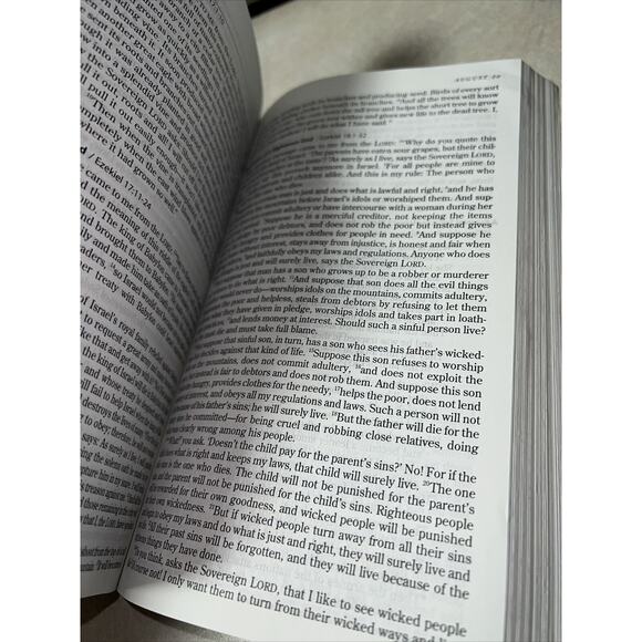 The One Year Chronological Bible NLT Paperback Tyndale New Living Translation - Picture 11 of 15